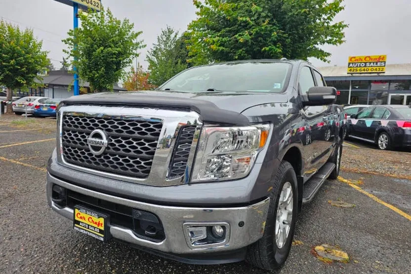 2018 Nissan Titan SV photo 1