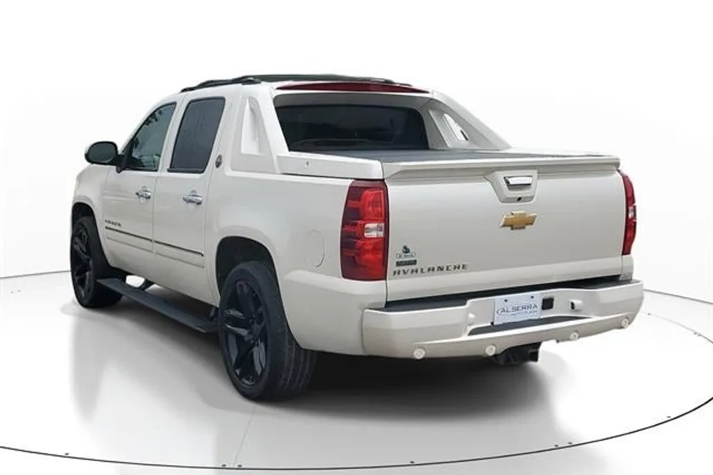 2013 Chevrolet Avalanche LTZ photo 1
