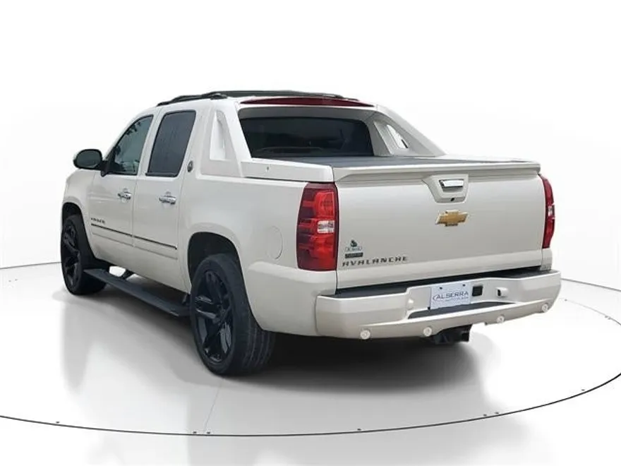 2013 Chevrolet Avalanche LTZ photo 1