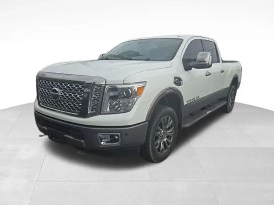 2016 Nissan Titan Platinum Reserve photo 1