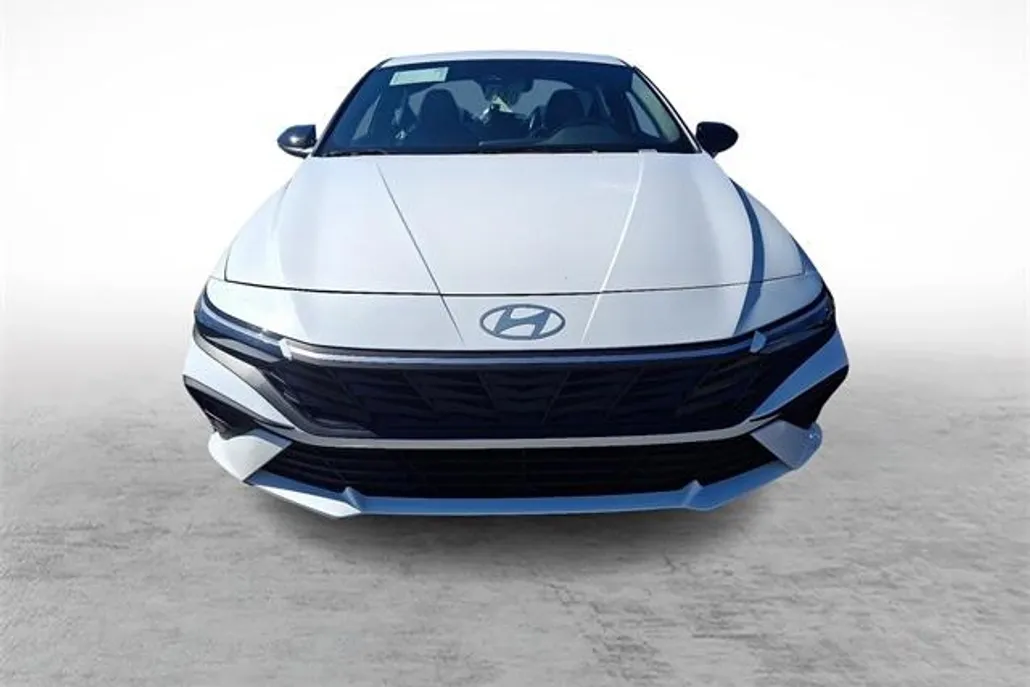 2025 Hyundai Elantra SEL Sport photo 1