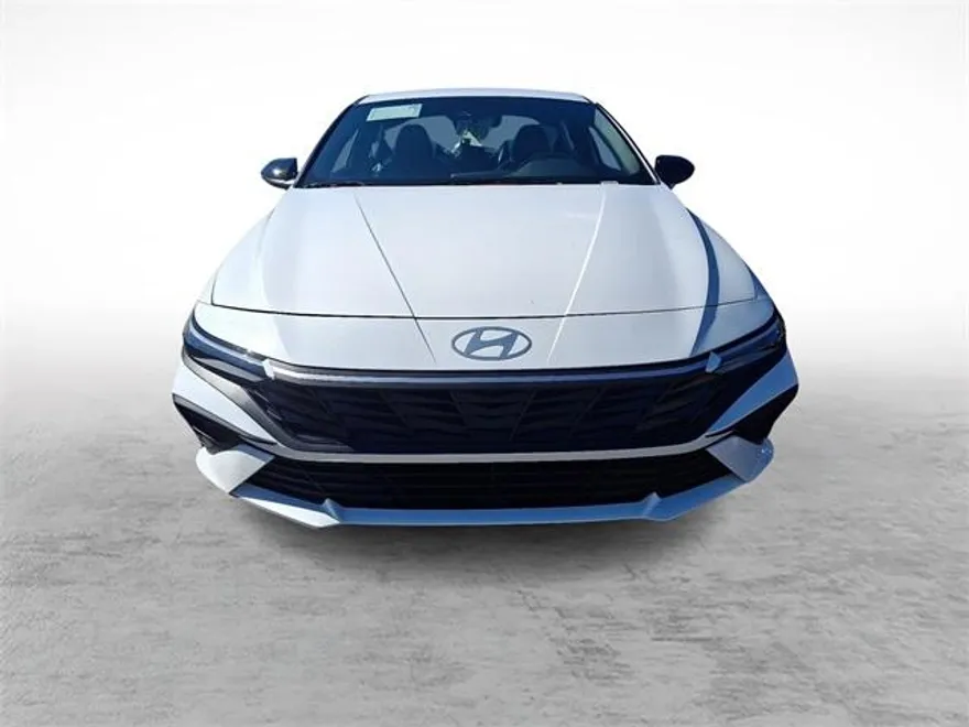 2025 Hyundai Elantra SEL Sport photo 1