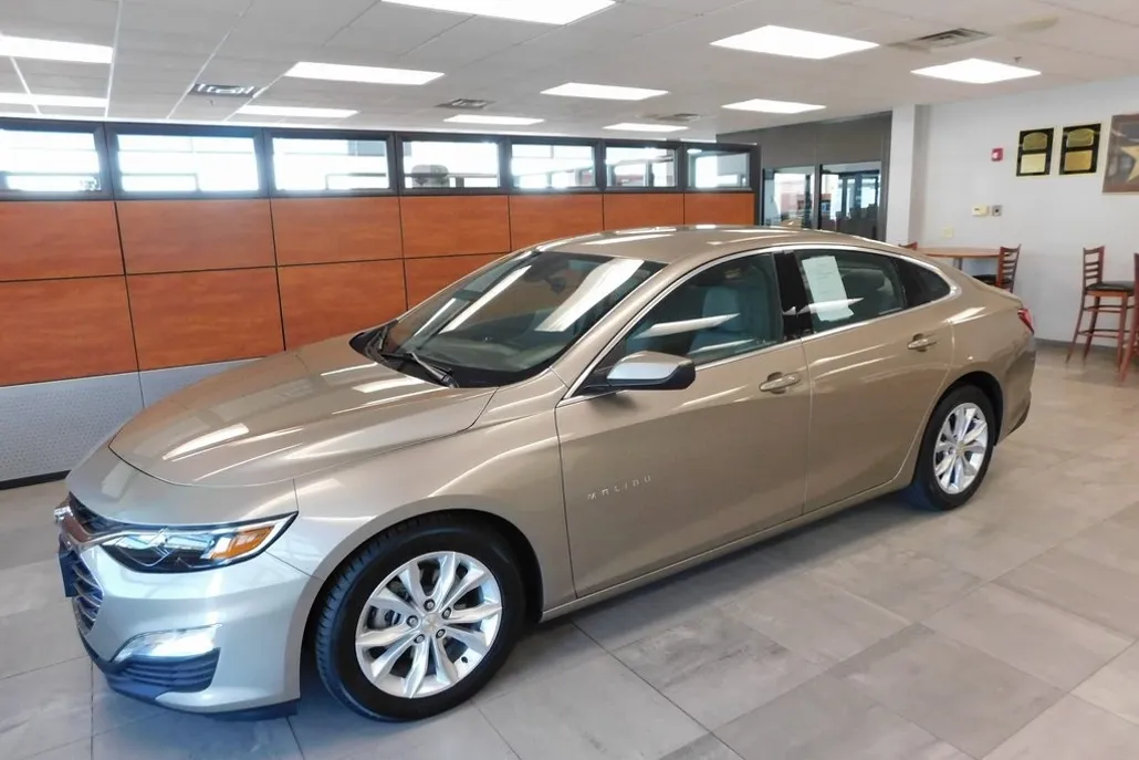 2022 Chevrolet Malibu 1LT photo 1
