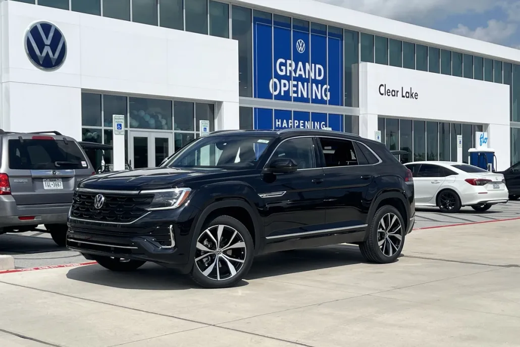 2025 Volkswagen Atlas Cross Sport SEL Premium R-Line photo 1