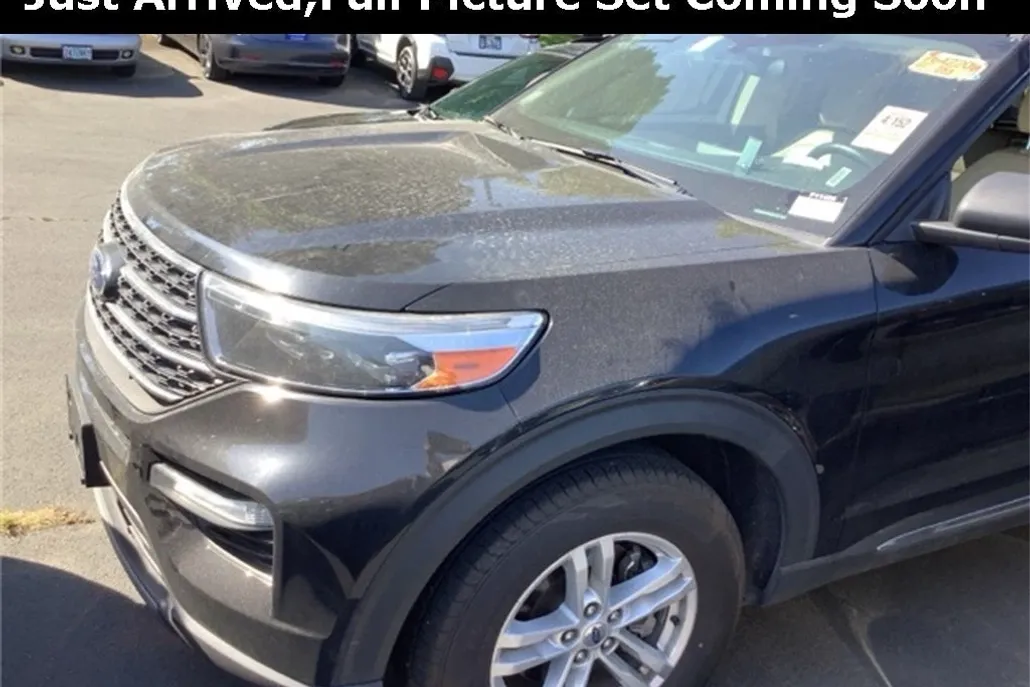 2023 Ford Explorer XLT photo 1