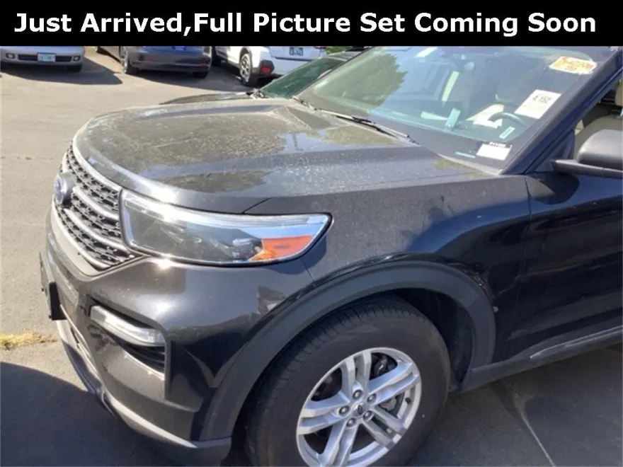 2023 Ford Explorer XLT photo 1