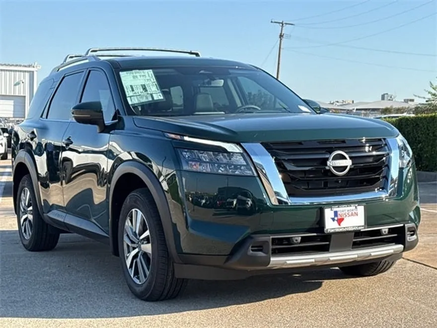 2025 Nissan Pathfinder SL photo 1