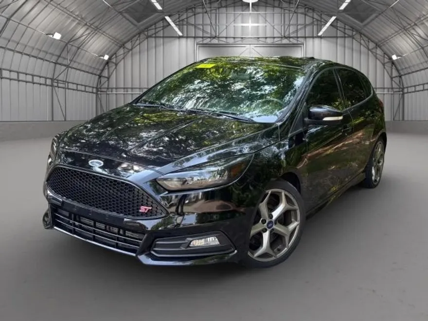 2017 Ford Focus ST photo 1