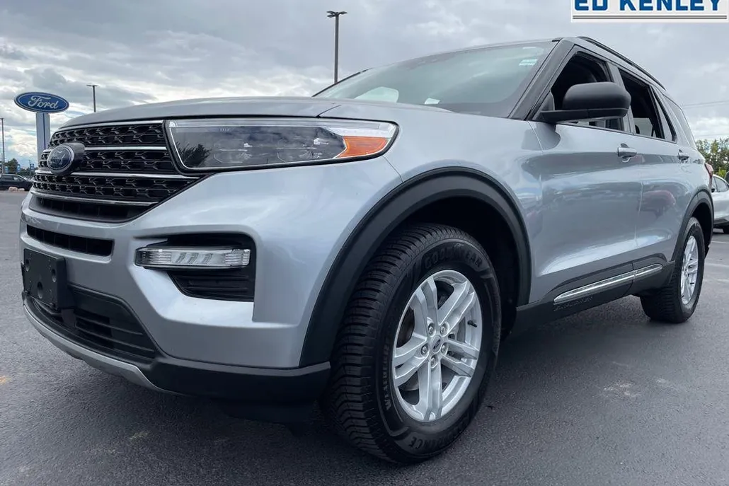 2021 Ford Explorer XLT photo 1