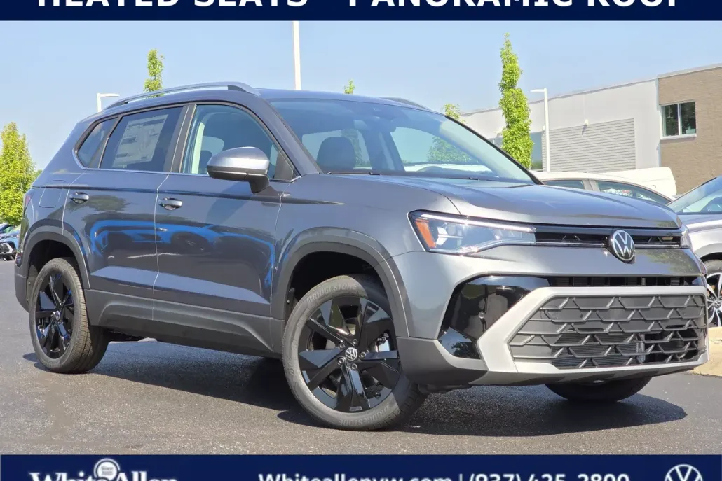 2025 Volkswagen Taos SE photo 1