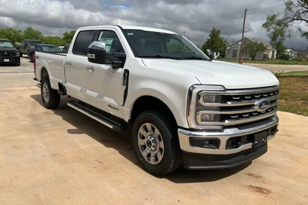 2025 Ford F-350 Lariat photo 1
