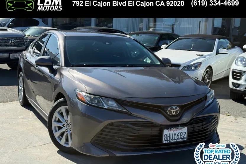 2019 Toyota Camry LE photo 1