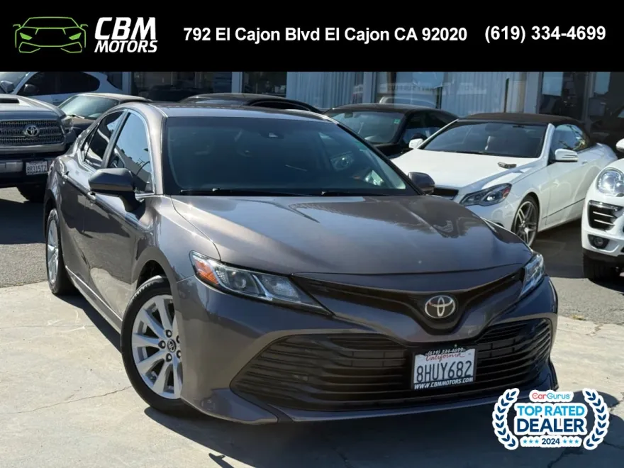 2019 Toyota Camry LE photo 1