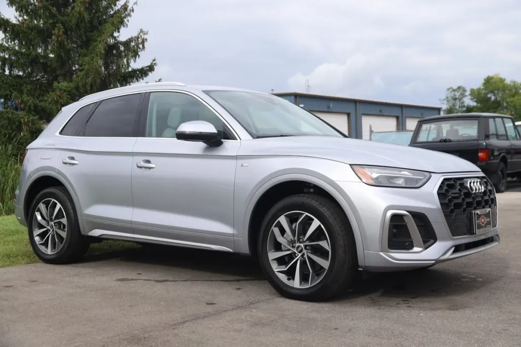 2022 Audi Q5 S line Premium Plus photo 1