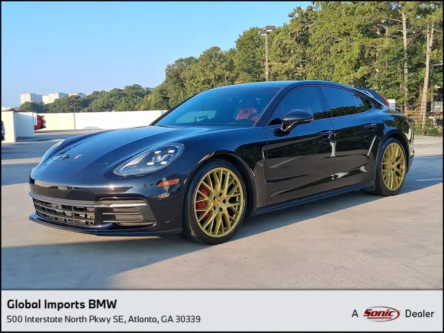 2018 Porsche Panamera Base 4 photo 1