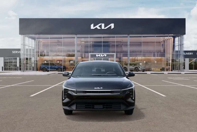 2025 Kia K4 LXS photo 1