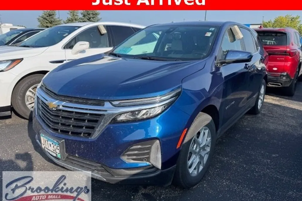 2023 Chevrolet Equinox LT photo 1
