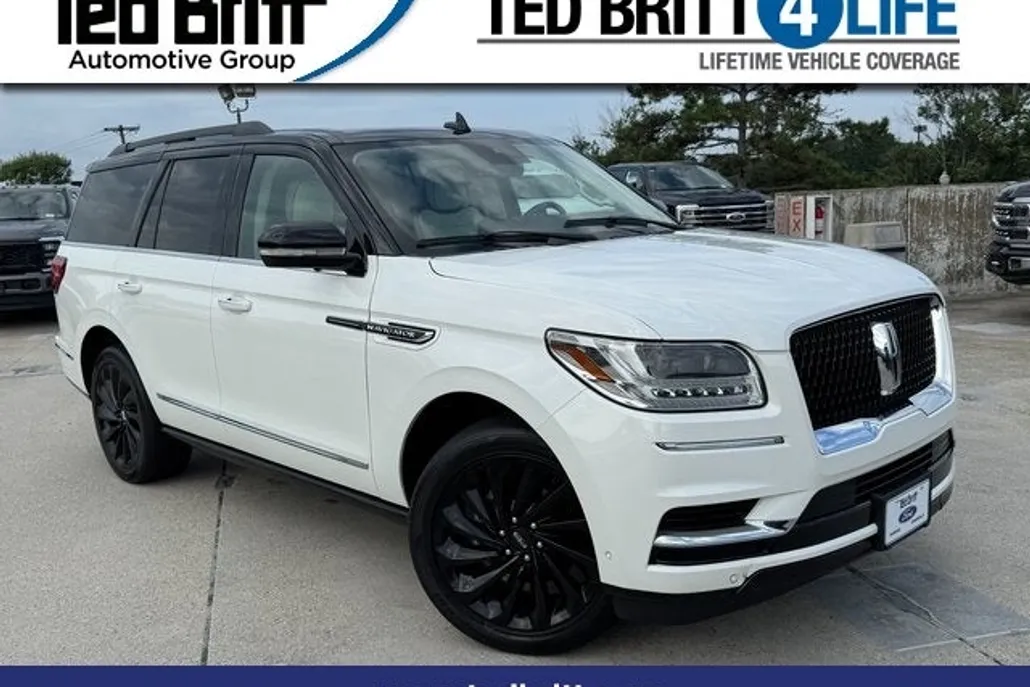 2021 Lincoln Navigator Black Label photo 1