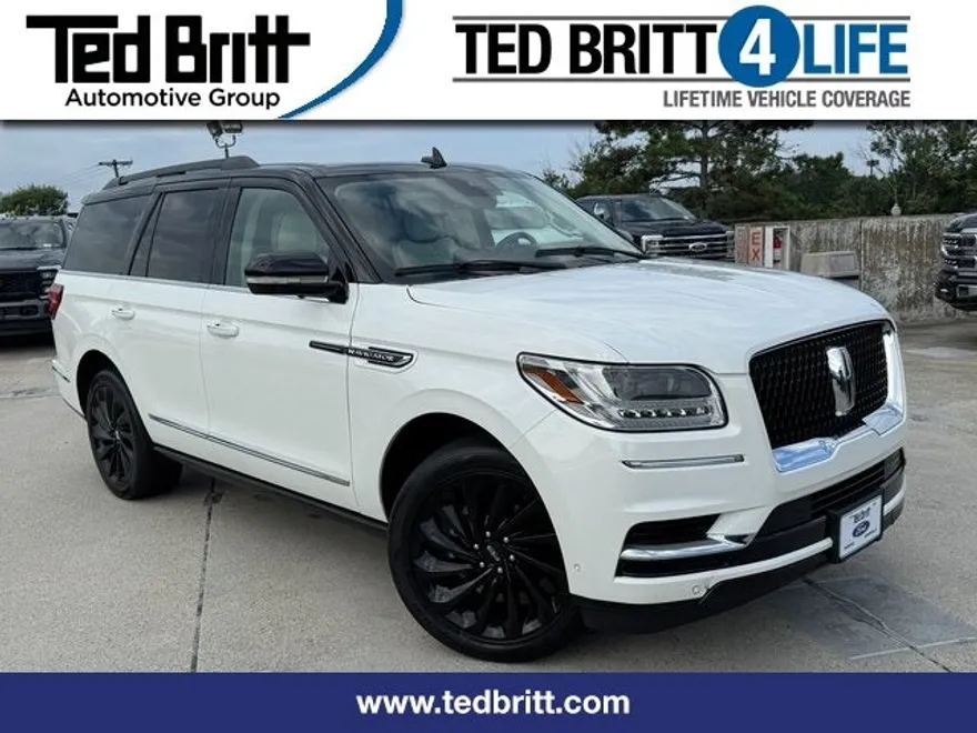 2021 Lincoln Navigator Black Label photo 1