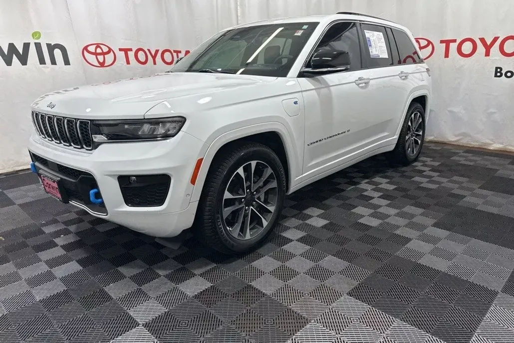 2022 Jeep Cherokee Overland 4xe photo 1