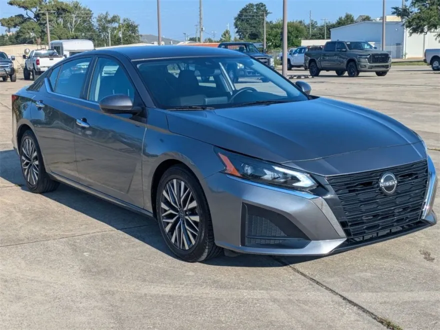 2023 Nissan Altima 2.5 SV photo 1