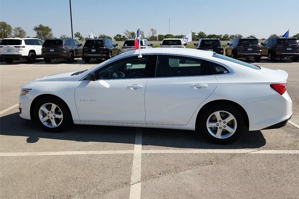 2023 Chevrolet Malibu LS photo 1