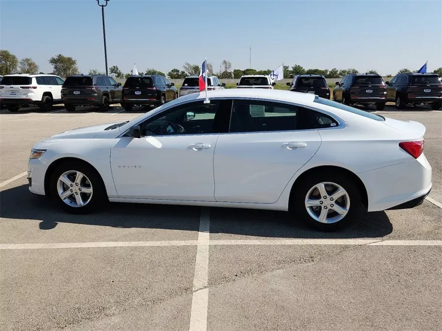 2023 Chevrolet Malibu LS photo 1