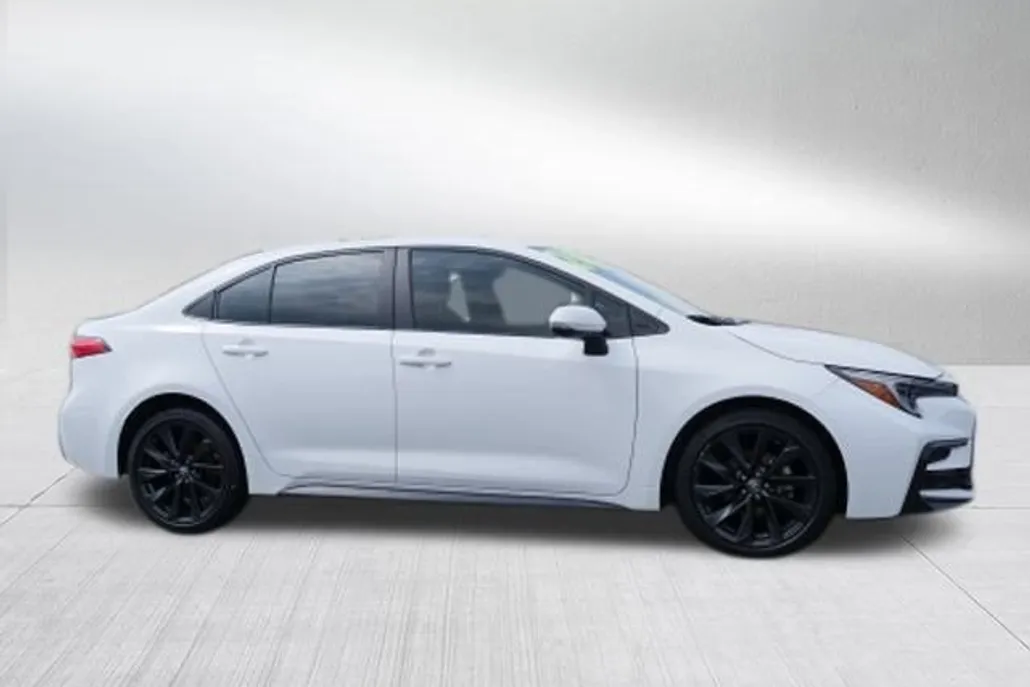 2024 Toyota Corolla SE photo 1