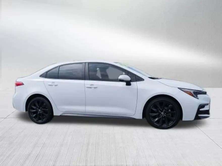 2024 Toyota Corolla SE photo 1