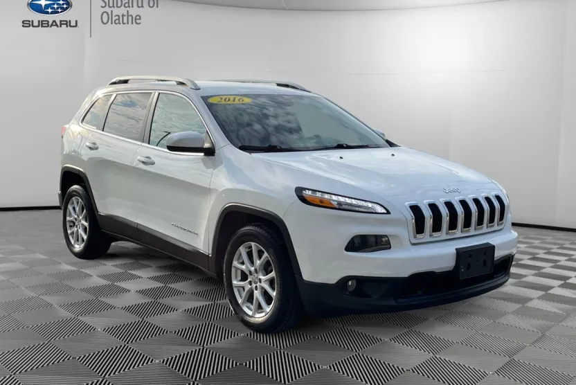 2016 Jeep Cherokee Latitude photo 1