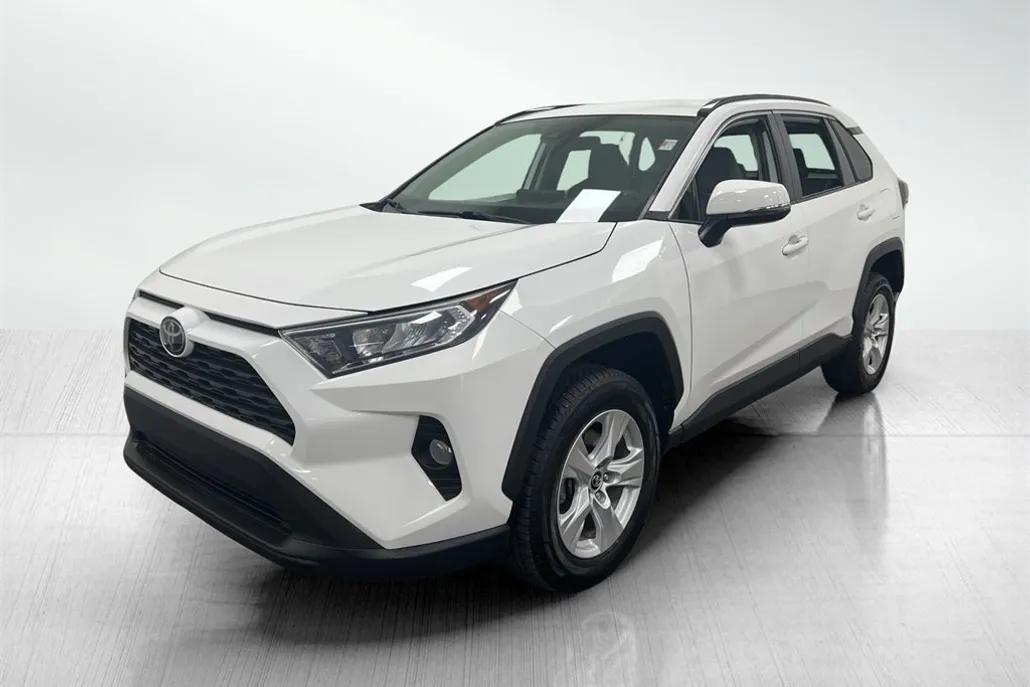 2020 Toyota RAV4 XLE photo 1