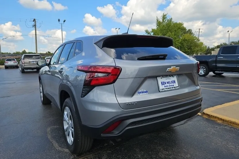 2024 Chevrolet Trax LS photo 1