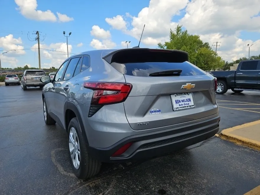 2024 Chevrolet Trax LS photo 1
