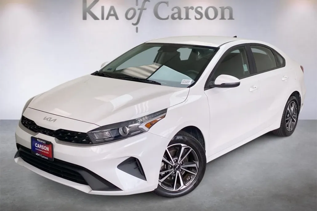 2023 Kia Forte LXS photo 1