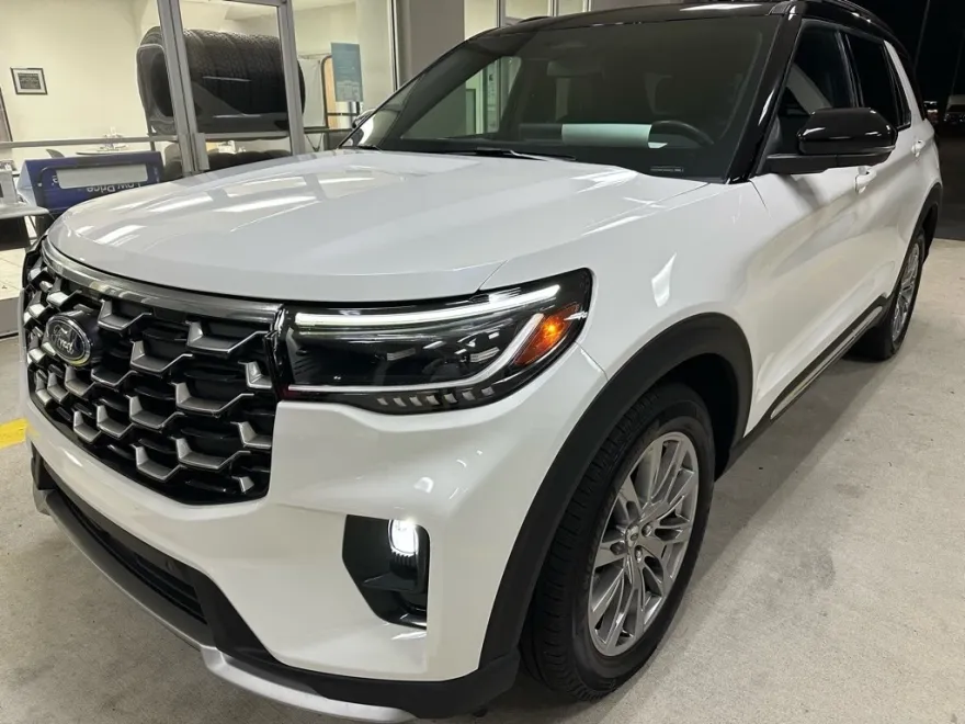 2025 Ford Explorer Platinum photo 1