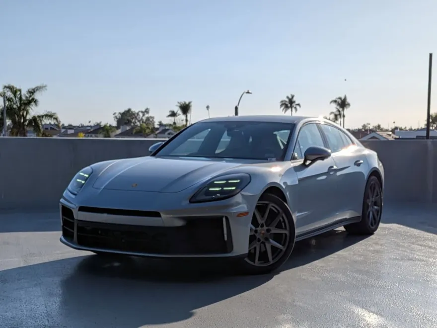 2025 Porsche Panamera 4 photo 1