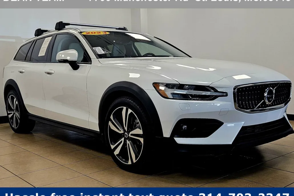 2023 Volvo V60 Cross Country B5 Plus photo 1