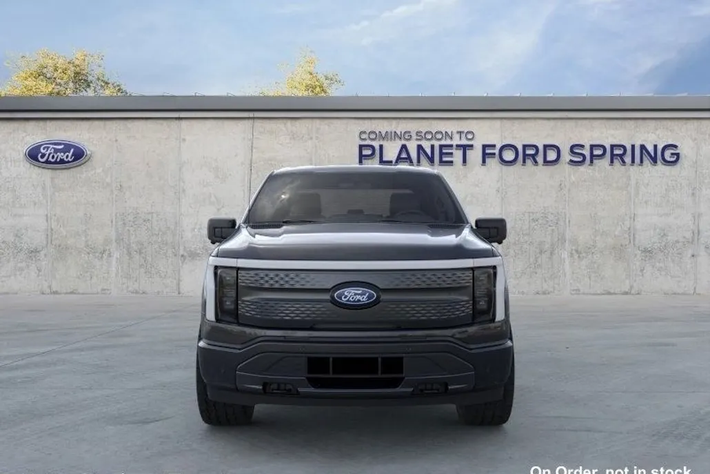2025 Ford F-150 Lightning Lariat photo 1