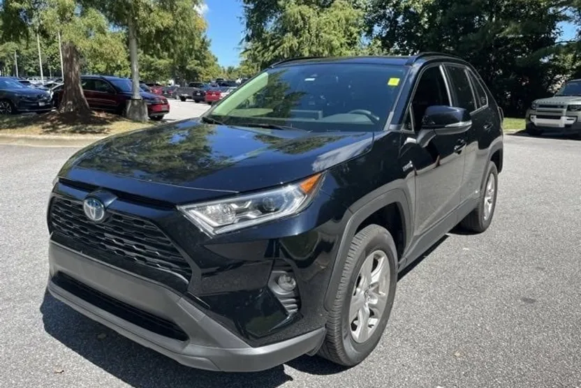 2020 Toyota RAV4 Hybrid XLE photo 1
