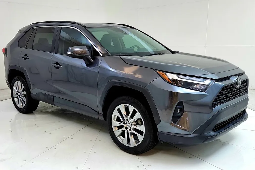 2022 Toyota RAV4 XLE Premium photo 1