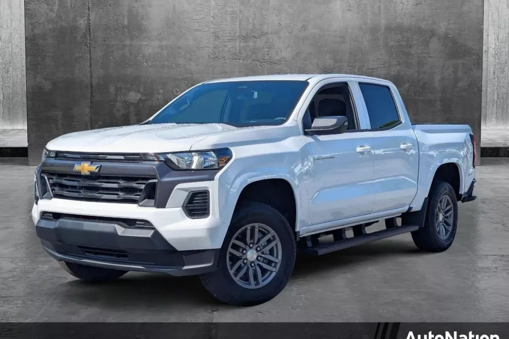 2025 Chevrolet Colorado Work Truck LT photo 1