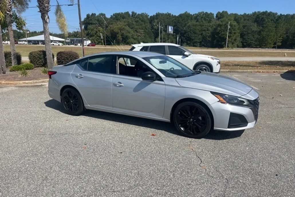 2024 Nissan Altima 2.5 SR photo 1