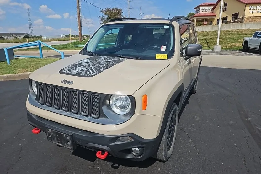 2017 Jeep Renegade Trailhawk photo 1