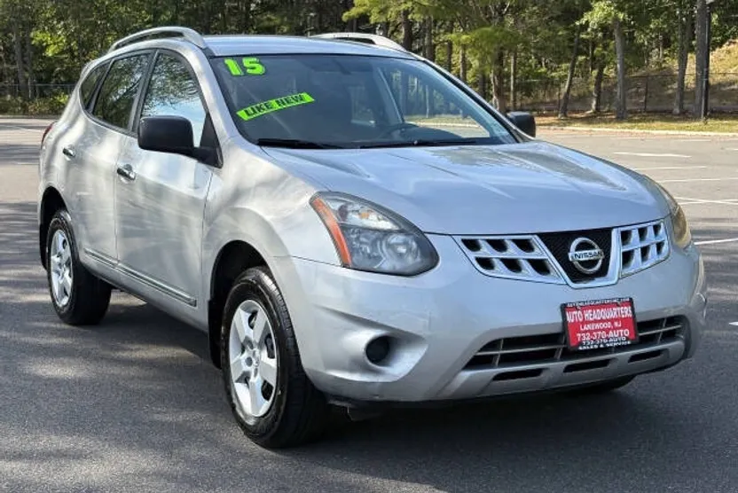2015 Nissan Rogue Select S photo 1