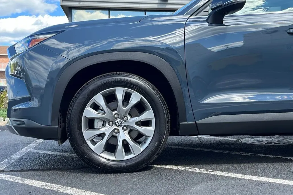 2025 Toyota Grand Highlander Limited photo 1