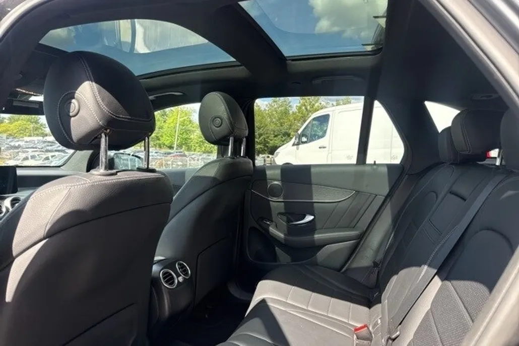 2022 Mercedes Benz GLC 300 4MATIC photo 1