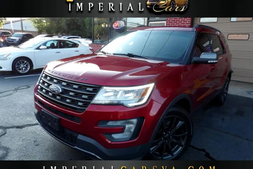 2017 Ford Explorer XLT photo 1