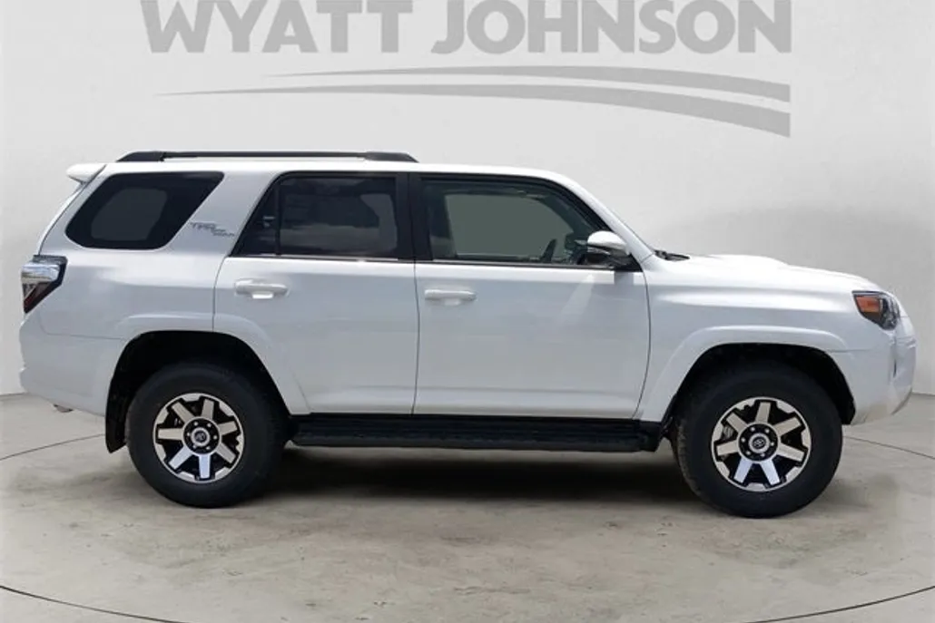 2019 Toyota 4Runner TRD Off-Road Premium photo 1
