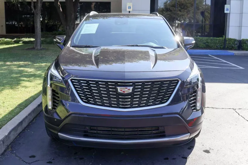 2023 Cadillac XT4 Premium Luxury photo 1