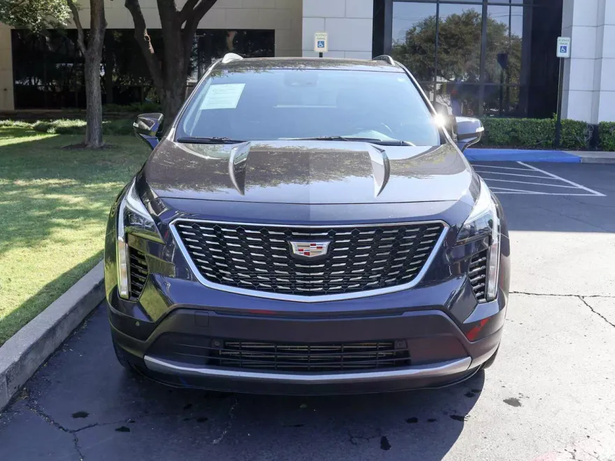 2023 Cadillac XT4 Premium Luxury photo 1